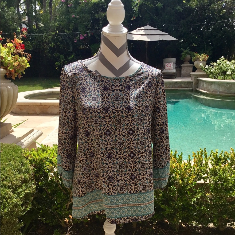 Size large caramela patterned long sleeve